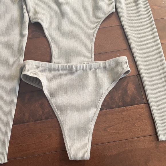 FashionNova Bodysuit - Picture 7 of 8